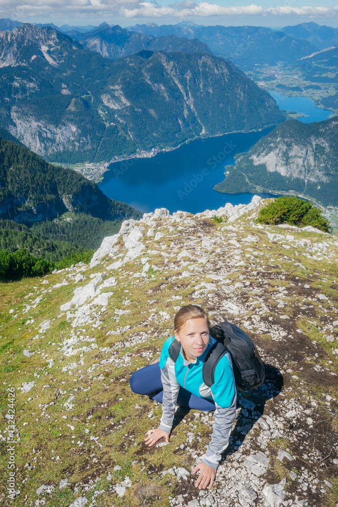 Naklejka premium Young beautiful woman against valley and lake