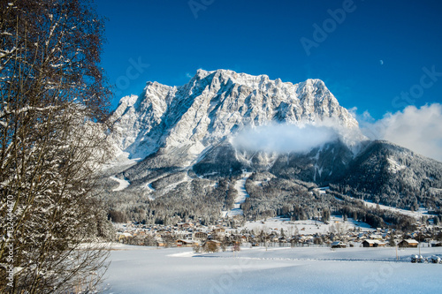 Ehrwald und die Zugspitze im Winter