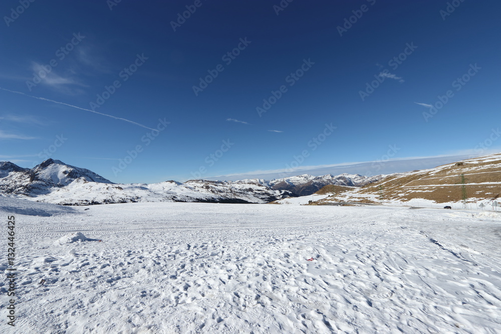 Montagnes enneigées en Andorre