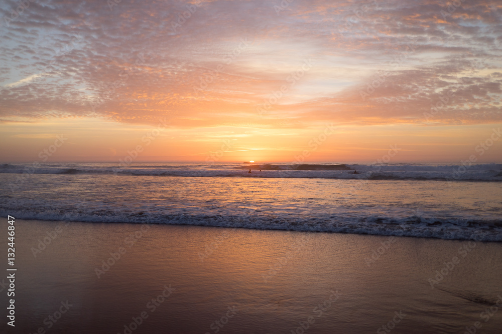 Grandioser Sonnenuntergang am Strand von Portugal