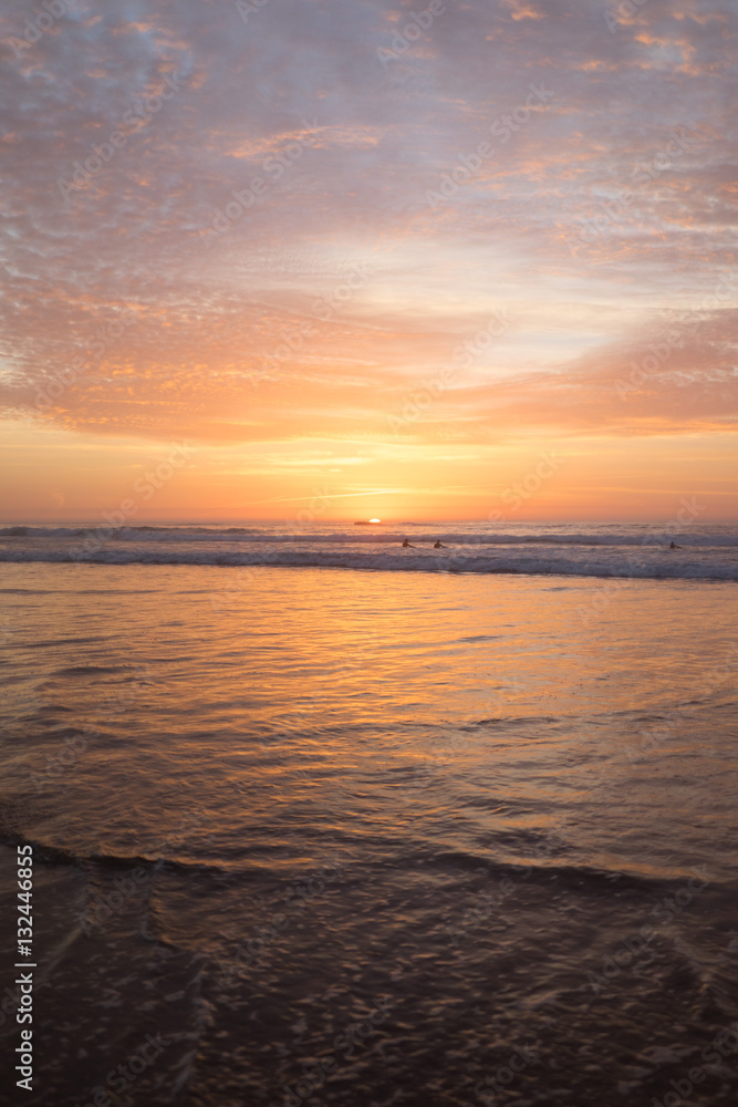 Grandioser Sonnenuntergang am Strand von Portugal