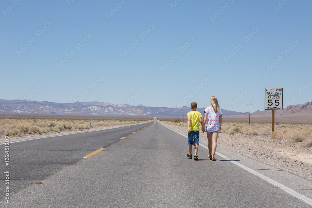 Fototapeta premium Kids on highway