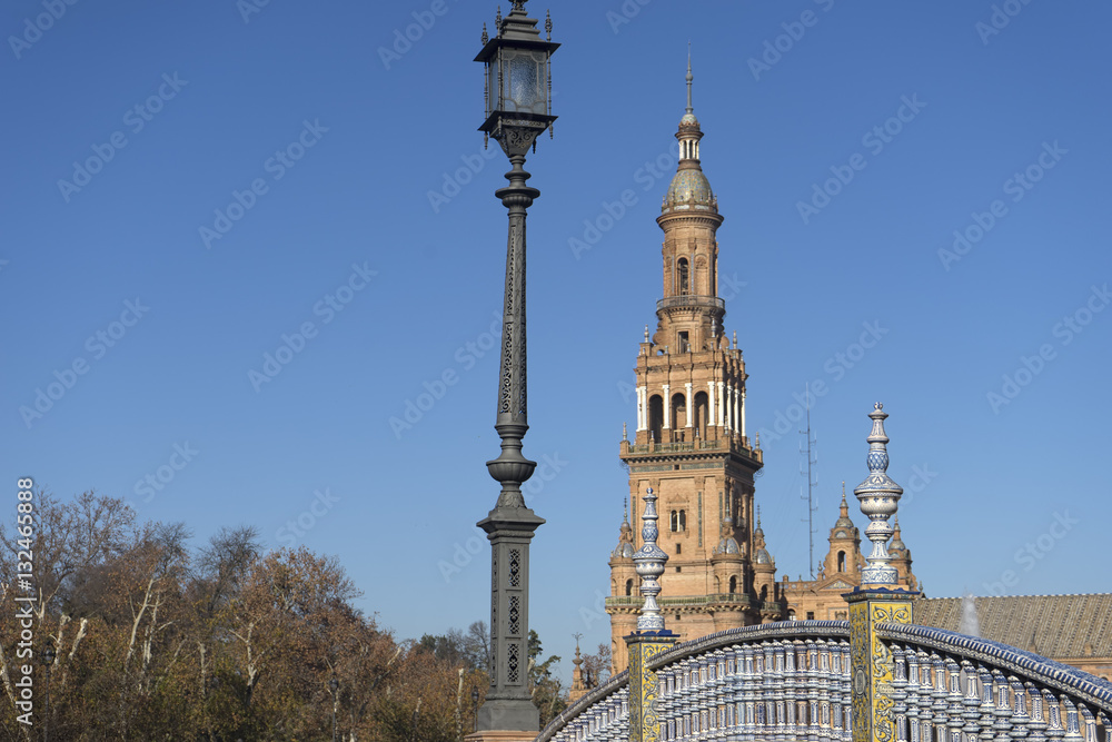 Hermosa plaza de España de la ciudad de Sevilla, España