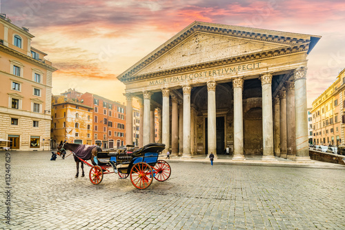 Canvas Print monumental building in Rome