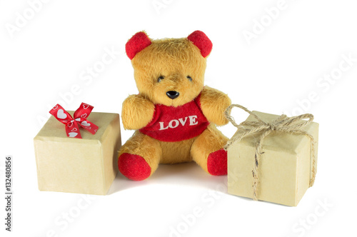 Teddy bear with gift box © akkalak