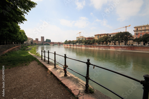 fiume Adige e ponte di Castel Vecchio a Verona © Roberto Zocchi