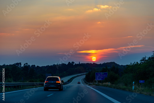 Autobahn mit Sonnenuntergang © Mattoff