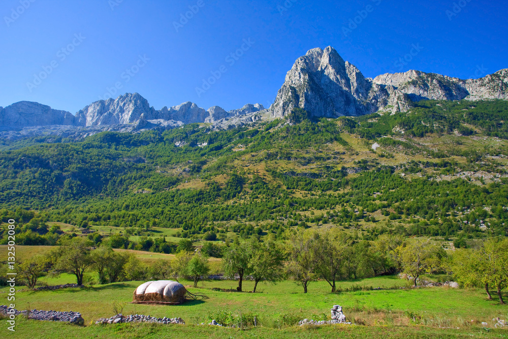 Sur la route de theth, Alpes albanaises, Albanie