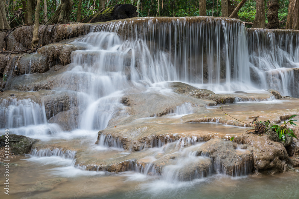 Fototapeta premium Park Wodospad Huay Mae Kamin