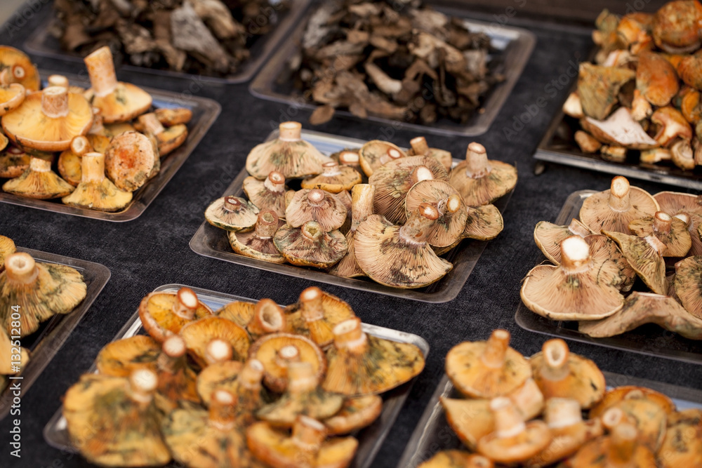 Obraz premium Boletus, Chanterelle in a street market. Vic, Catalonia, Spain.