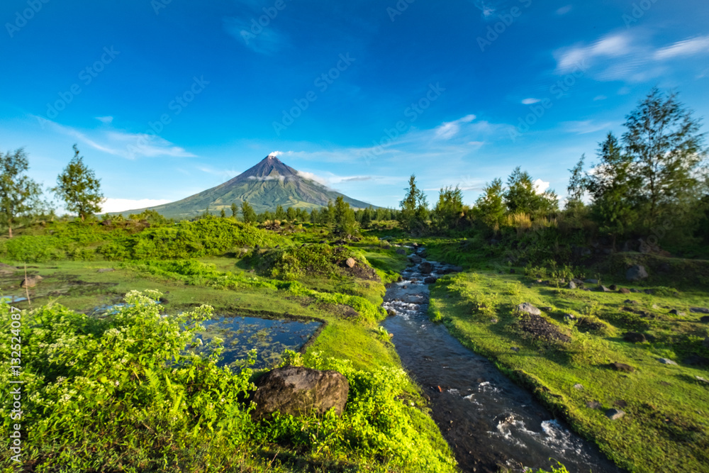 Fototapeta premium Mayon Volcano in Legazpi, Philippine 