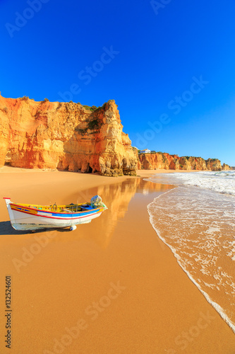 Obraz na płótnie Fishing boat on a Praia da Rocha in Portimao, Algarve region, Portugal w salonie