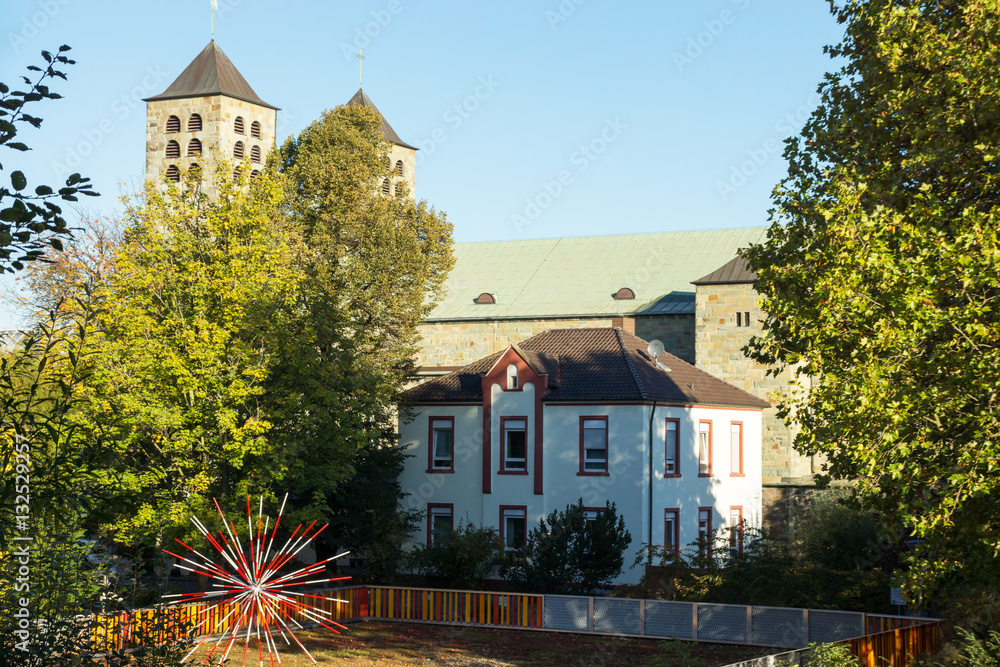 Fototapeta premium Kirche St. Katharina und Katharinenplatz in Unna, Nordrhein-Westfalen