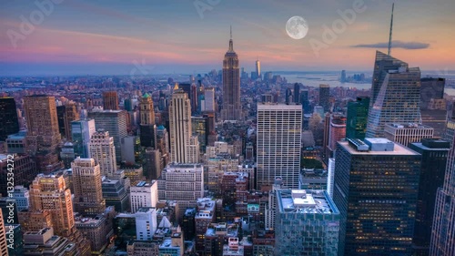4K UltraHD A Full Moon over Manhattan, New York