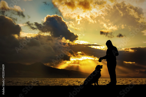 Silüet Köpek Ve Genç Adam