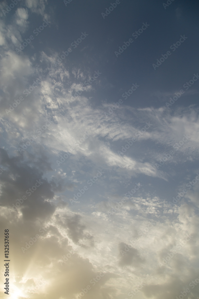 Obraz premium background beautiful clouds in the sky at sunset