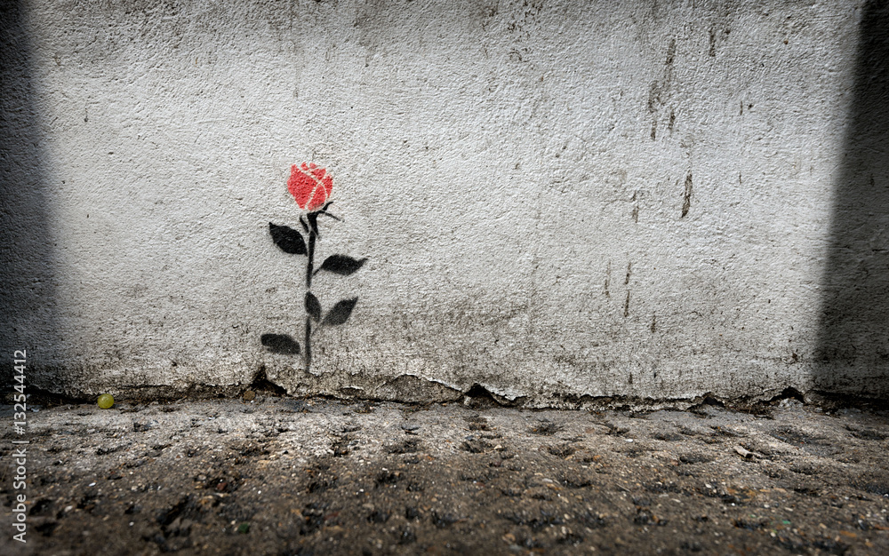 Naklejka premium Graffitti wzornik pojedynczej róży na ścianie w Londynie