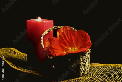 candela e fiori photo