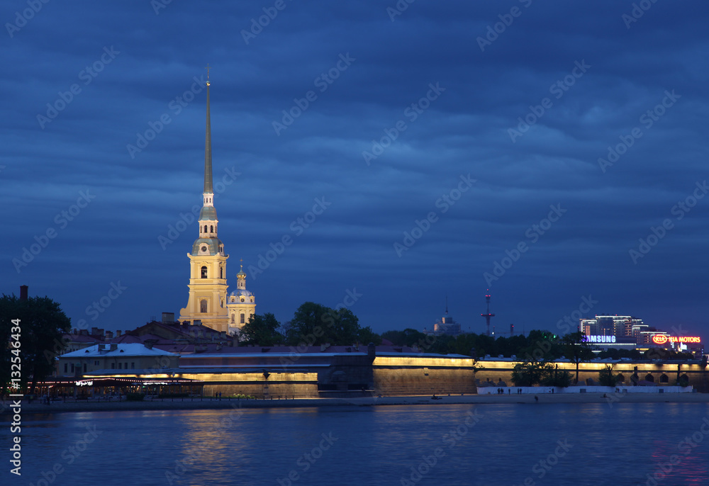 Россия.Санкт Петербург, Вид на Петропавловскую Крепость ночью