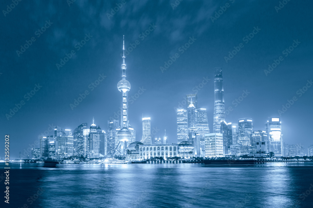 Fototapeta premium Beautiful Shanghai skyline at night,modern urban background