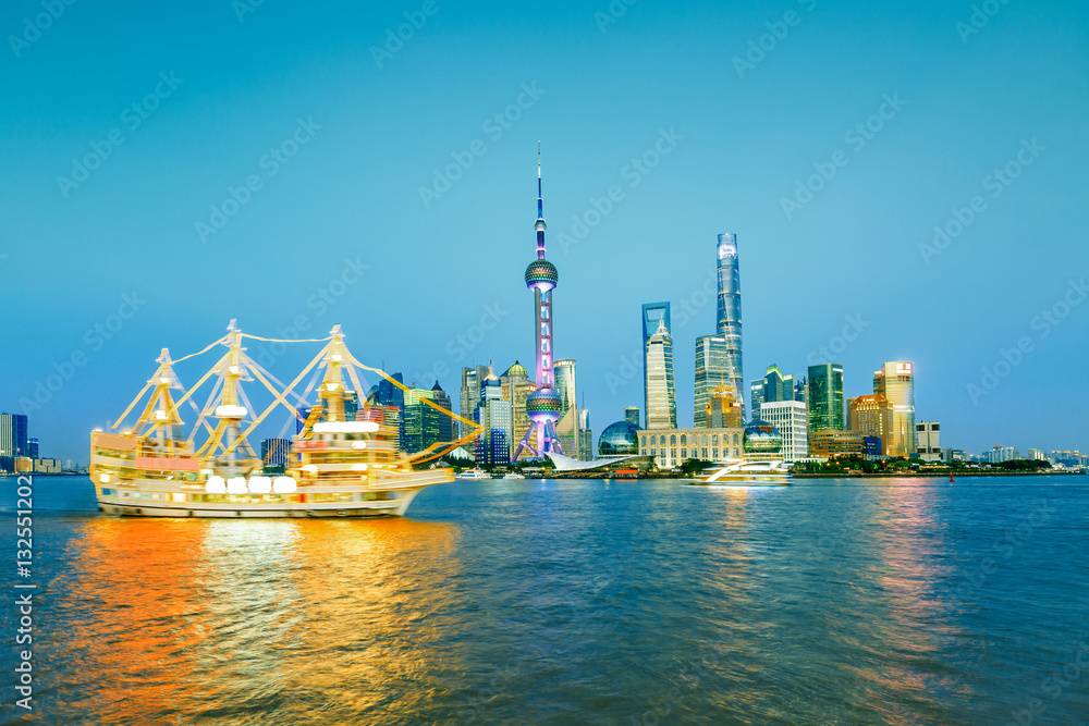 Naklejka premium Beautiful Shanghai skyline at night,modern urban background