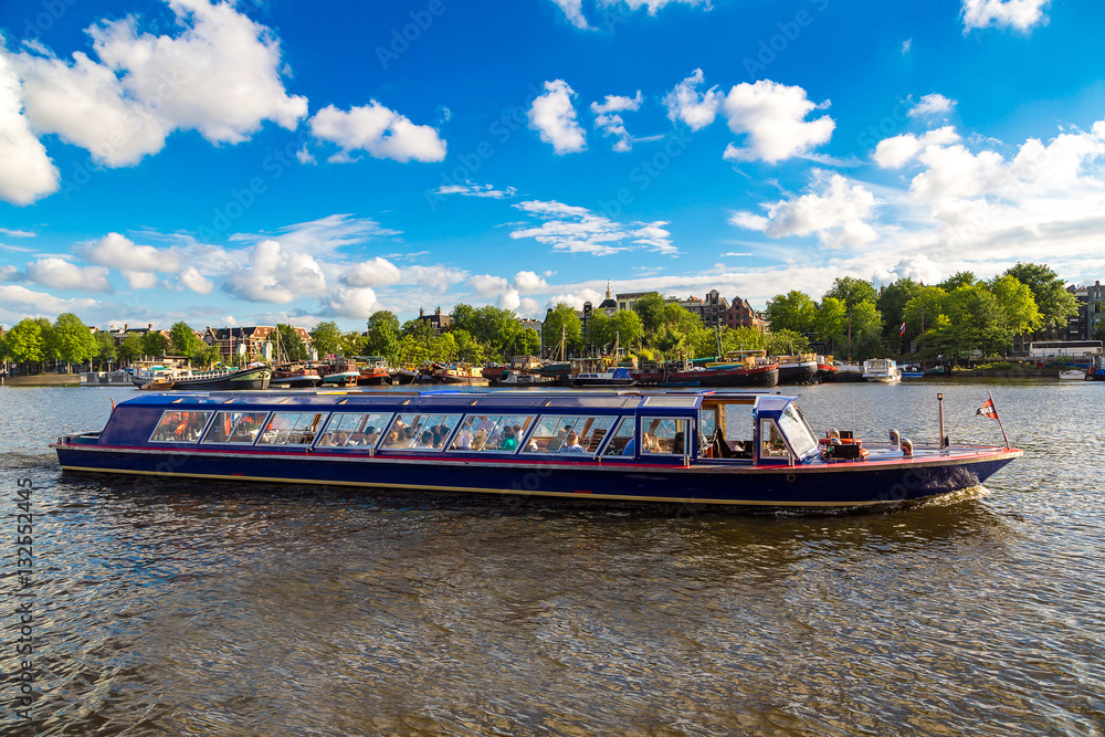 Fototapeta premium Canal in Amsterdam