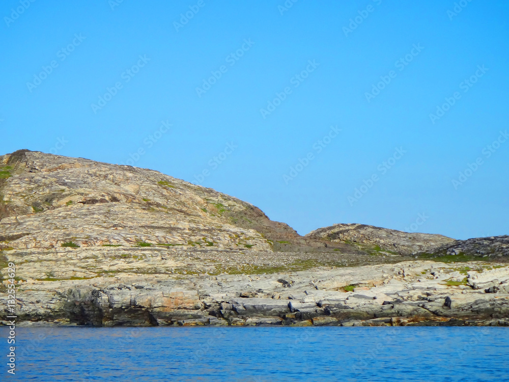 Fototapeta premium ocean and rock mountain