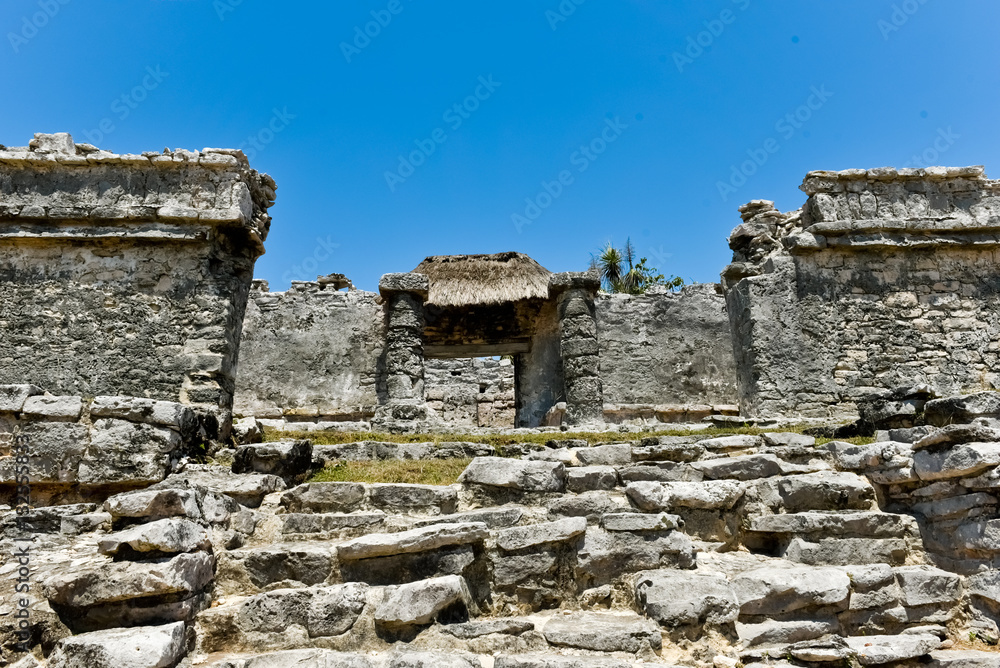 Up of the castle of Tulum remains