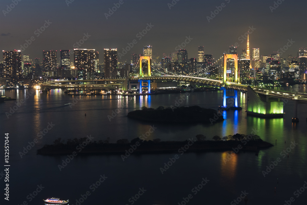 レインボーブリッジ　夜景　虹色ライトアップ　東京タワー　六本木　高層ビル群