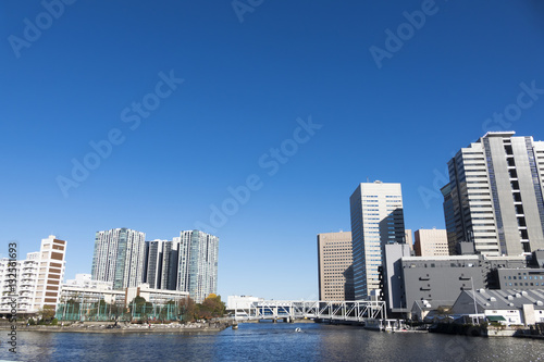 東京都市風景 天王洲アイル ビル群 運河 快晴 青空