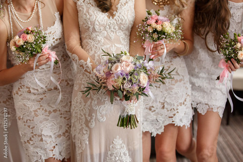Foto Wedding flowers, bride and bridesmaids holding their bouquets at wedding day