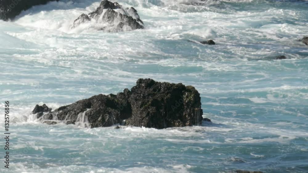 wellen brechen an der küste von teneriffa wellen brechen an der küste von teneriffa