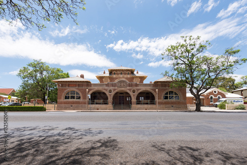 Canvas Print Parkes, New South Wales - December 28, 2016: The Court house in Parkes, the local court of New South Wales