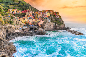 Papier peint photo Ligurie Manarola au coucher du soleil  © Luciano Mortula-LGM
