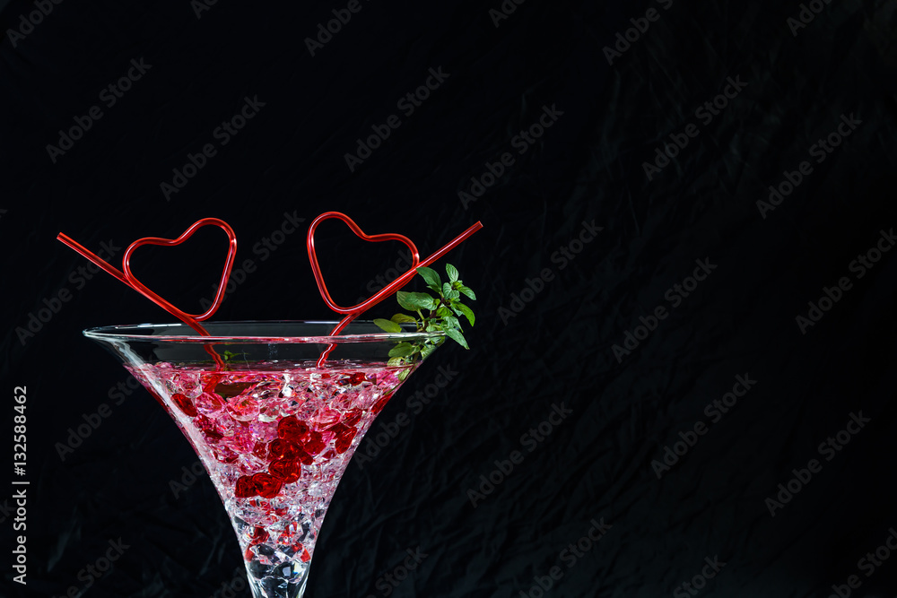 De databank pedaal Grootte Valentin's day drink/Giant cocktail Glass with 2 heart-shaped straws and  black background Concept of Valentine's day drink. Stock Photo | Adobe Stock