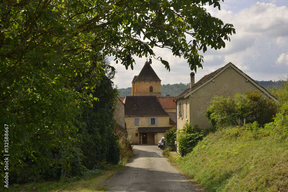 Obraz premium Route campagnarde de Tursac (24620), département de la Dordogne, en région Nouvelle-Aquitaine, France
