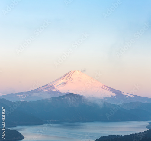 Fuji Mountain Lake Hakone Sunrise © vichie81