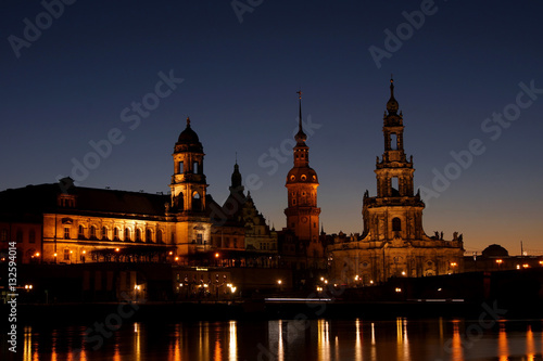 Stadtansicht Dresden in Abenddämmerung 