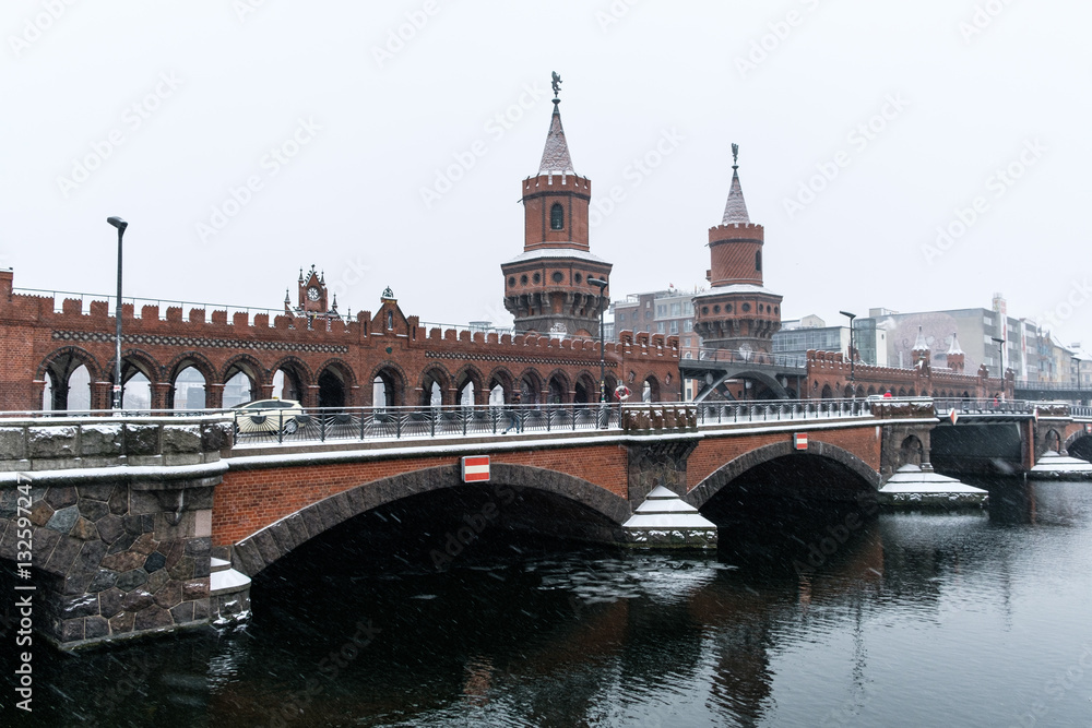 Oberbaumbrücke, Berlin im Winter 
