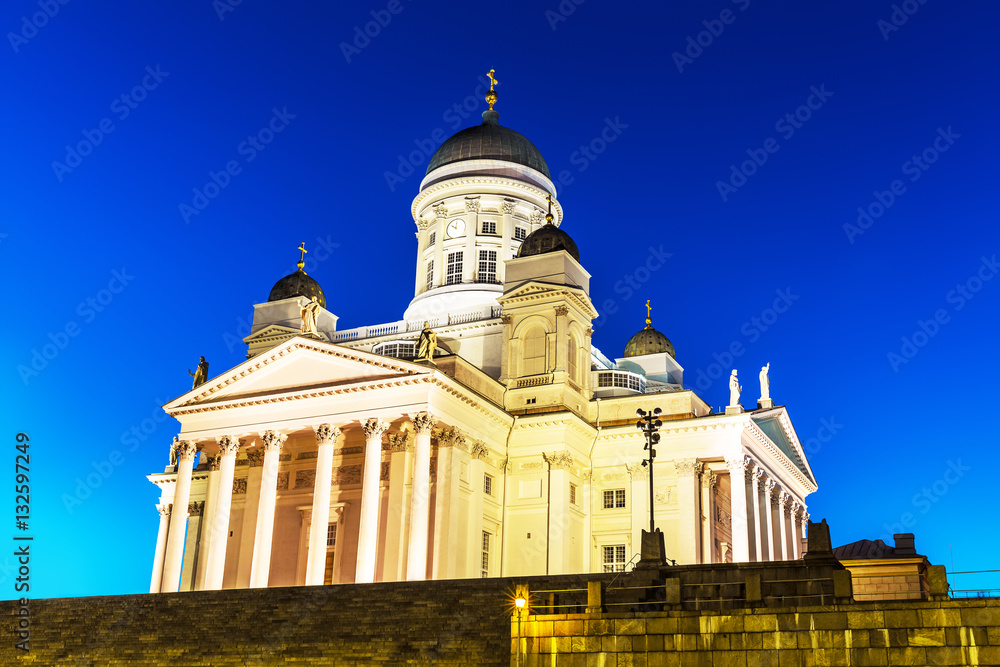 Fototapeta premium Luterański kościół katedralny w Helsinkach w Finlandii