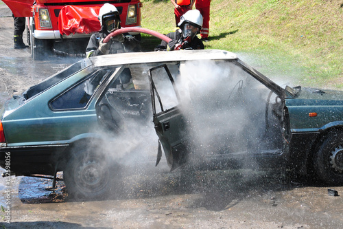 Tablou pe pânză Fire burning car