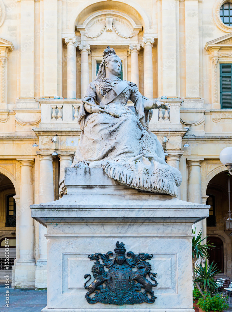 Malta Valletta - Queen Victoria - Monument infront National Library