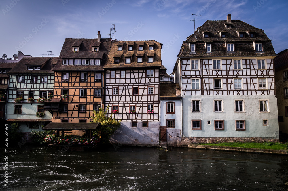 Obraz premium Historic old town half-timber houses on river Ill in Petite France district in Strassburg, Alsace, France