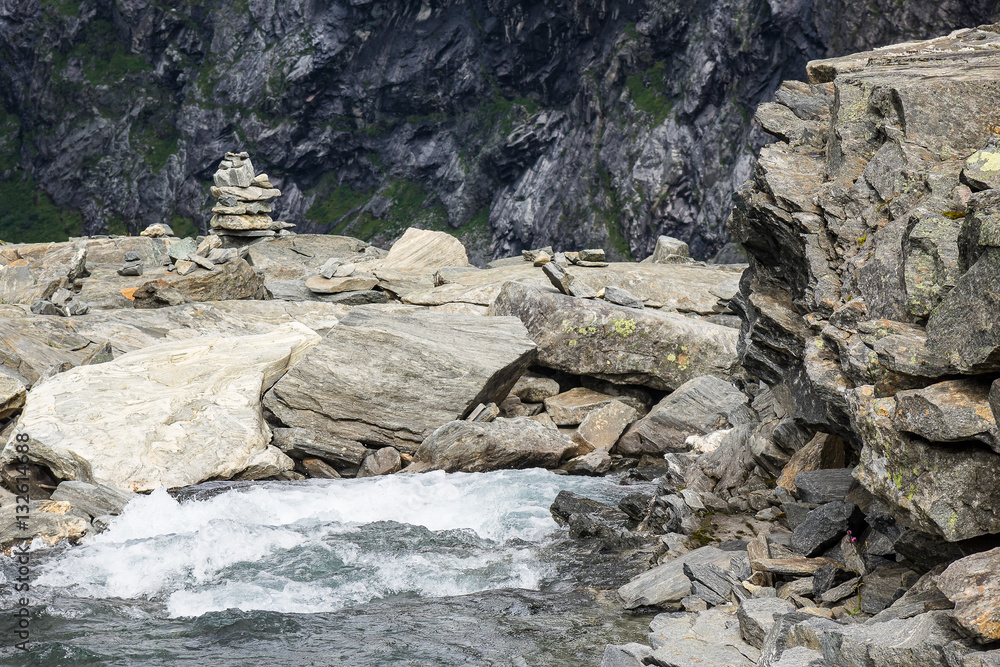 Landschaft mit Bach in Norwegen