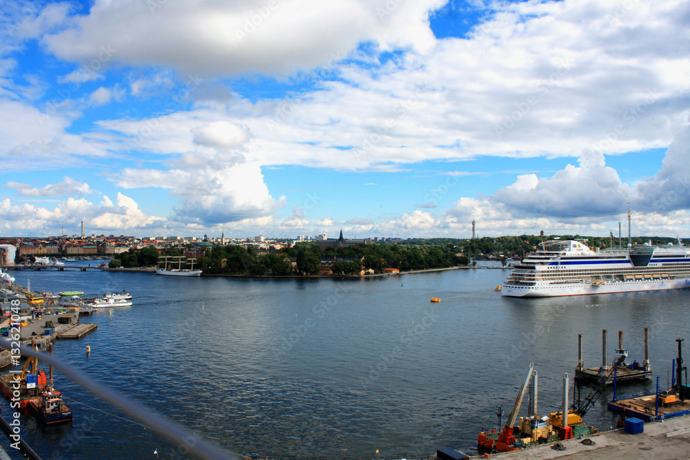 Naklejka premium summer scenery of the Old Town and tawn hall in Stockholm, Sweden