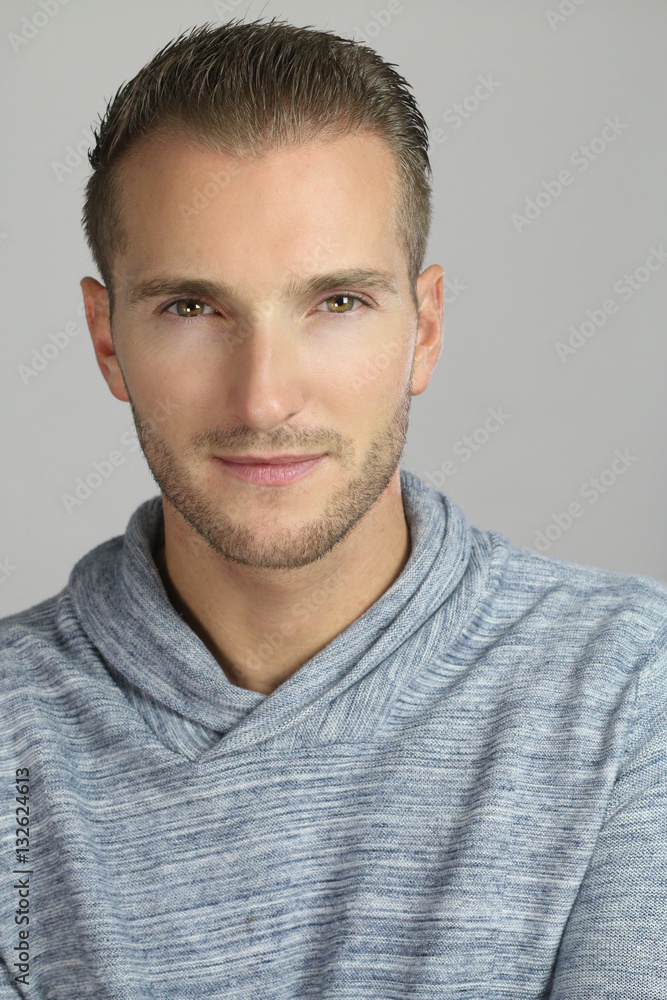 Portrait d' un homme européen Portrait d' un homme européen