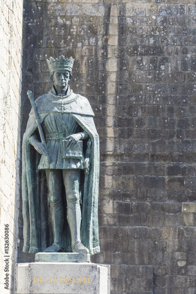 Statue of king Duarte, also called Edward, ancient Portugal sovereign, placed in Viseu - obrazy, fototapety, plakaty 