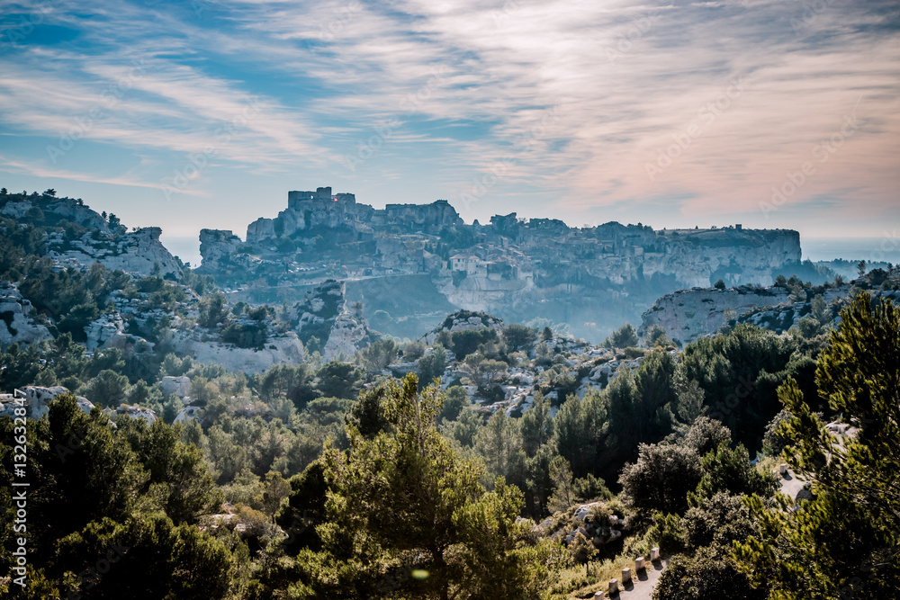 Panorama sur le village et le château des Baux de provence