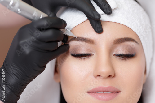 Permanent makeup. Tattooing of eyebrows