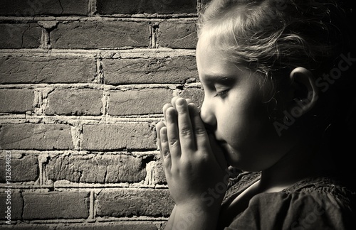 Obraz na płótnie Praying child. w salonie